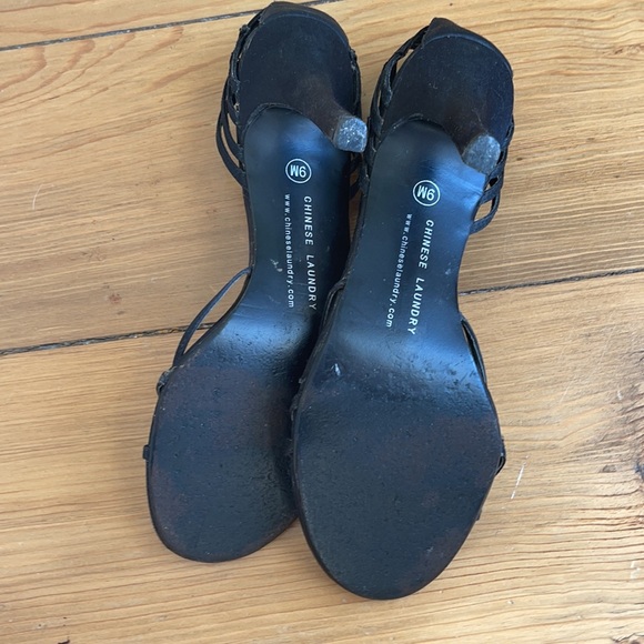 Heels - Picture 3 of 3